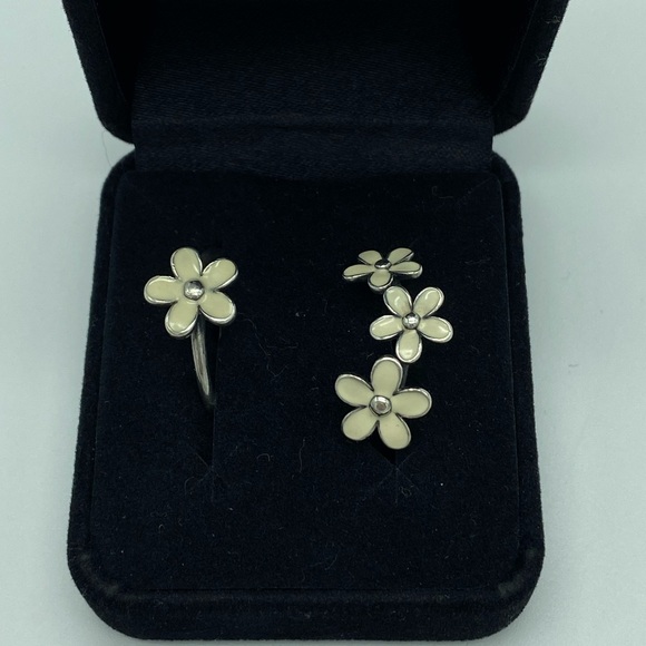 Pandora Stackable Darling Daisies Enamel White Sterling Silver 925 Rings - Picture 2 of 12